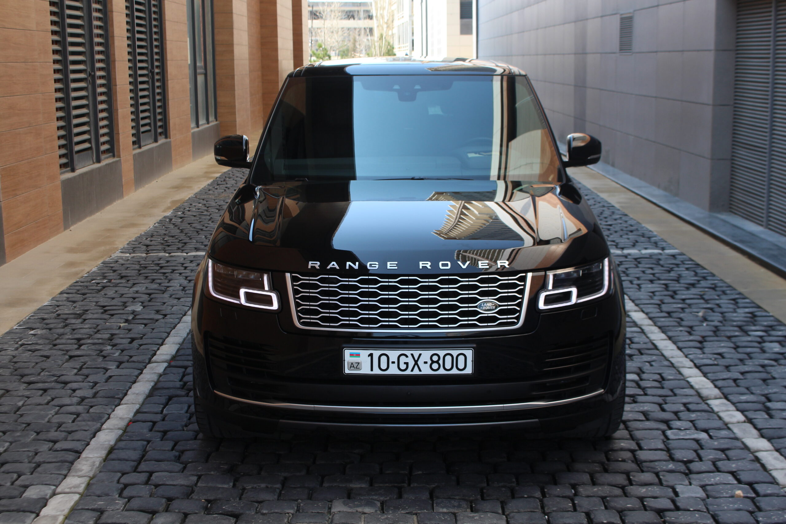 Rent a car in Baku Range Rover Vague 2016