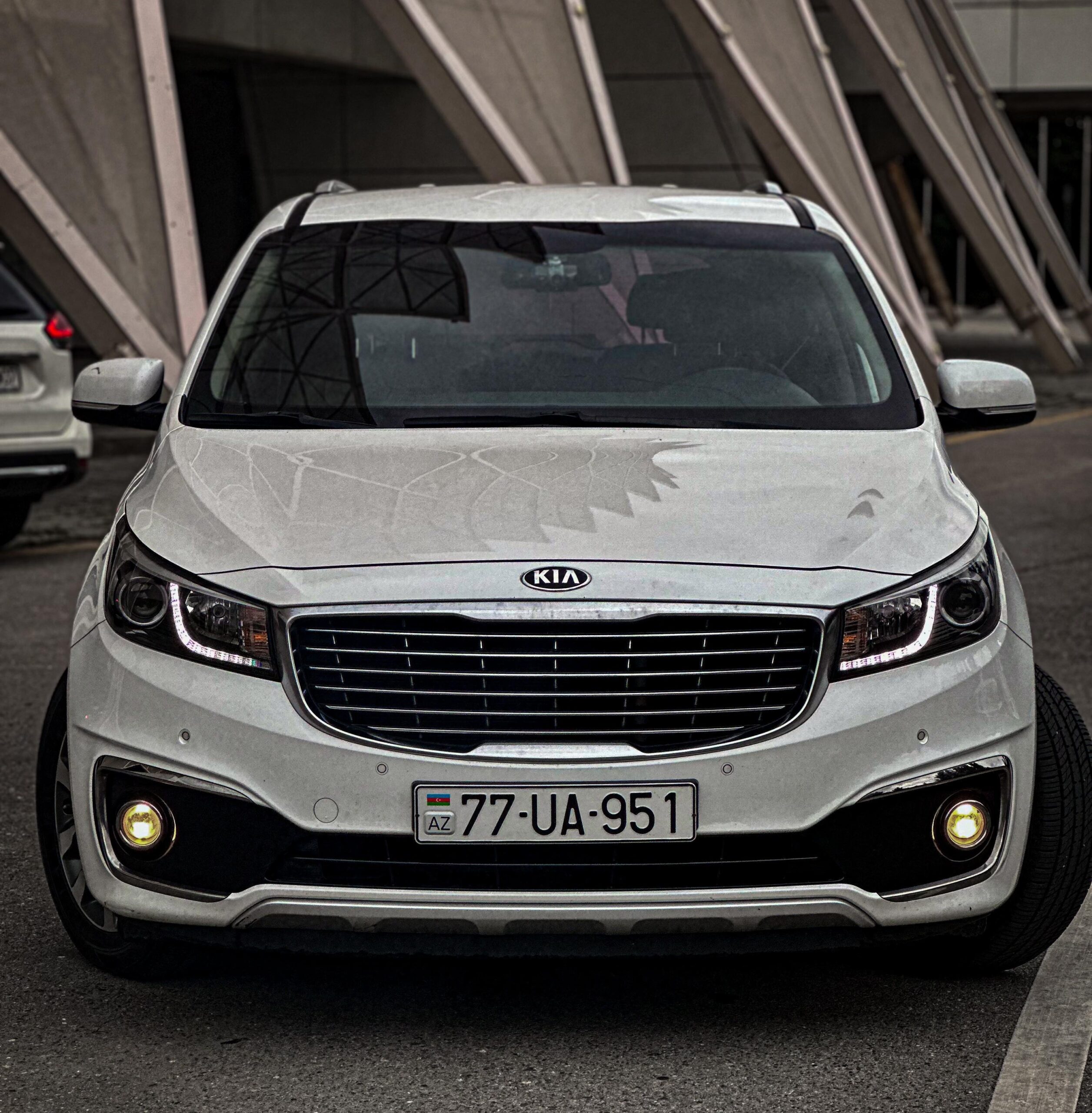 Rent a car in Baku Kia Carnival 2018